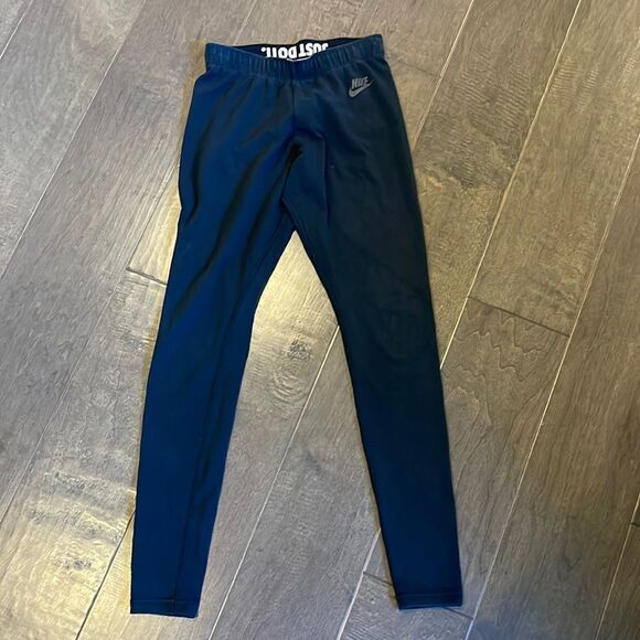 Black Nike leggings with gold emblem ✔️ - Picture 2 of 6